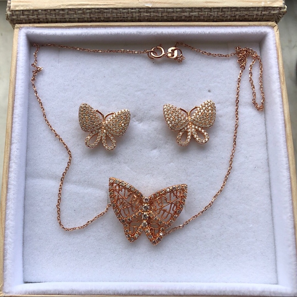 Buttery Necklace and Earrings Set